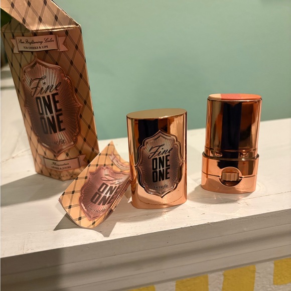 Benefit Fine One One Sheer Brightening Color main image 7